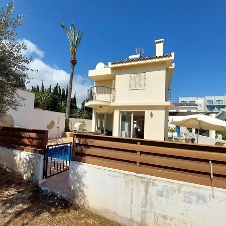 2 Bdr - Walk To Beach! Protaras