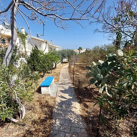 2 Bdr - Walk To Beach! *