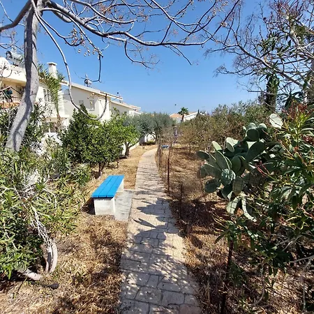 2 Bdr - Walk To Beach! *